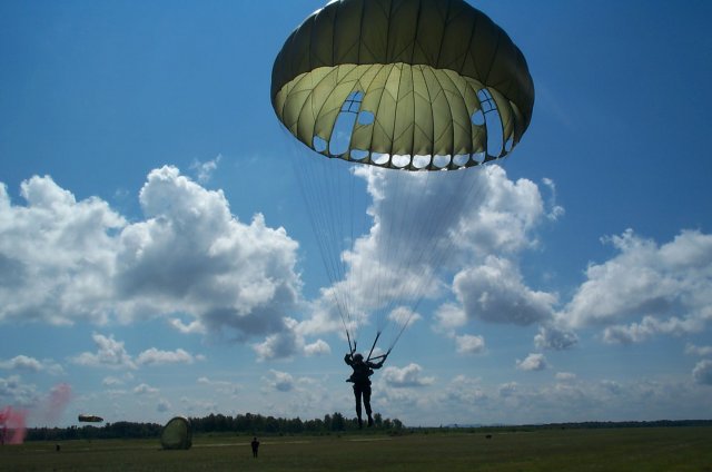 Round parachute